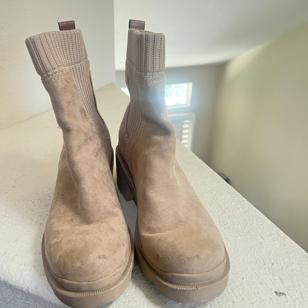 Steve Madden women size 8.5 Suede Lug Sole Booties boots chunky street - Picture 6 of 12